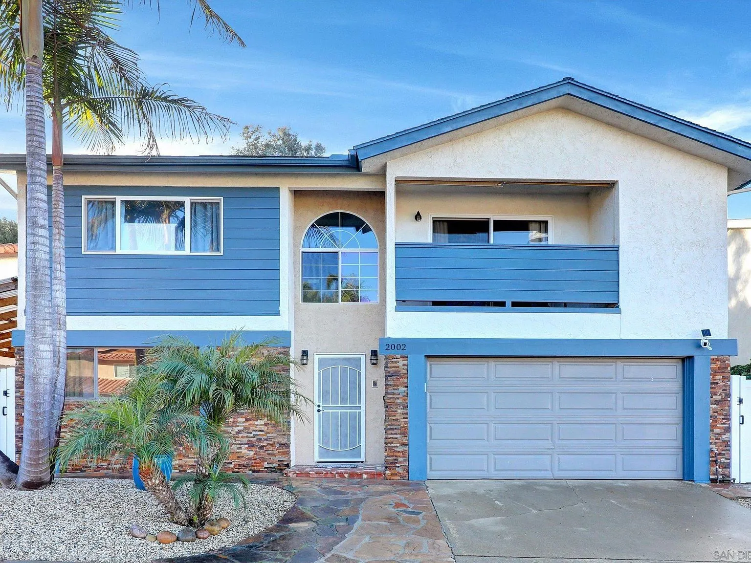 2002 Mendocino Blvd, San Diego, CA 92107 - 3