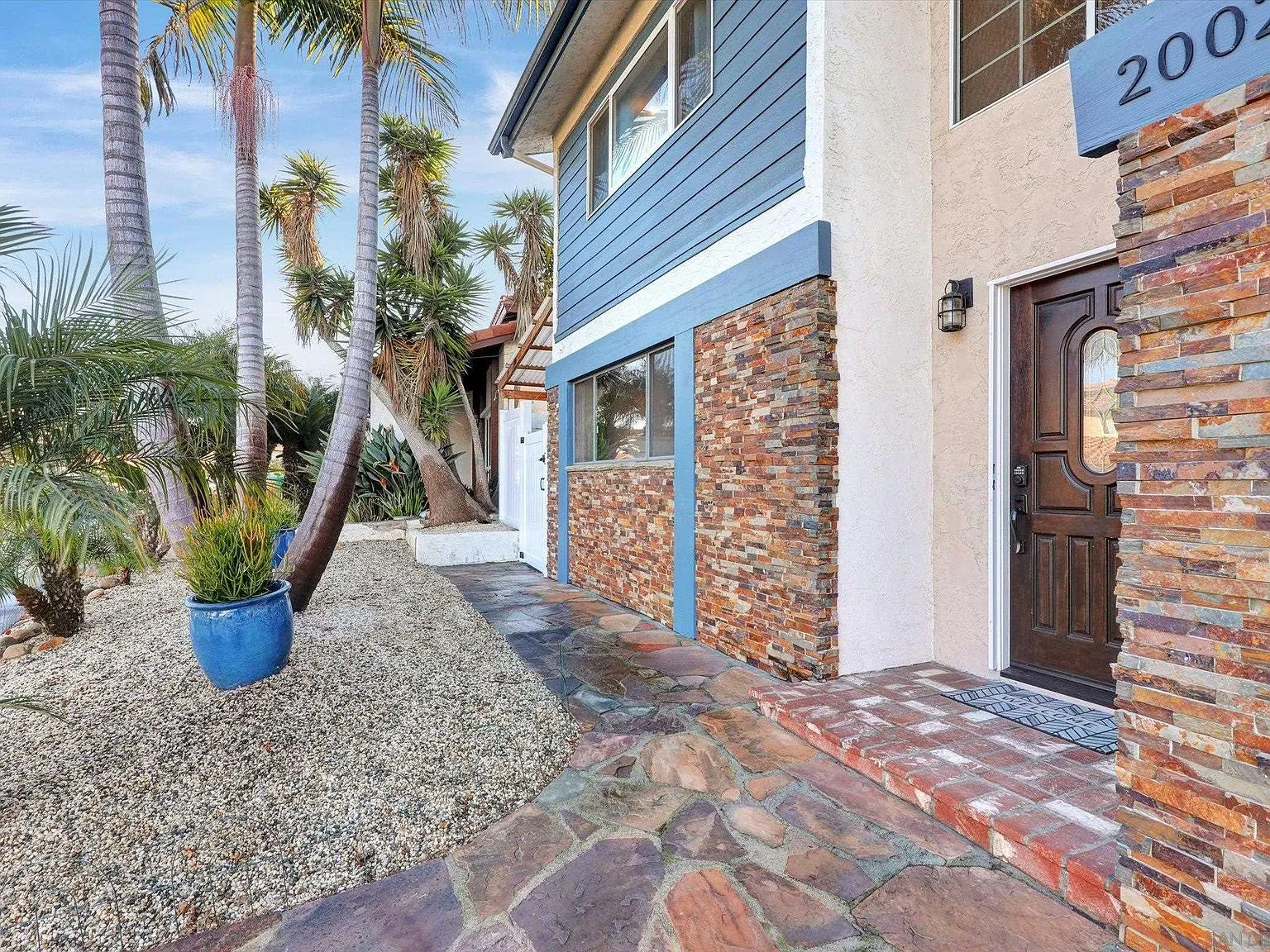 2002 Mendocino Blvd, San Diego, CA 92107 - 4