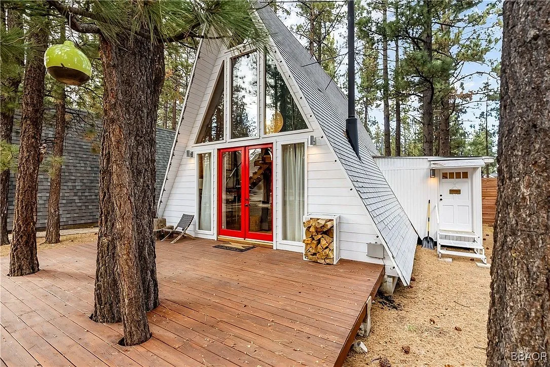 925 E Fairway Blvd, Big Bear City, CA 92314 - 2