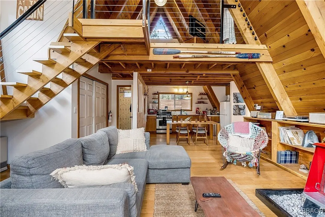 925 E Fairway Blvd, Big Bear City, CA 92314 - 4