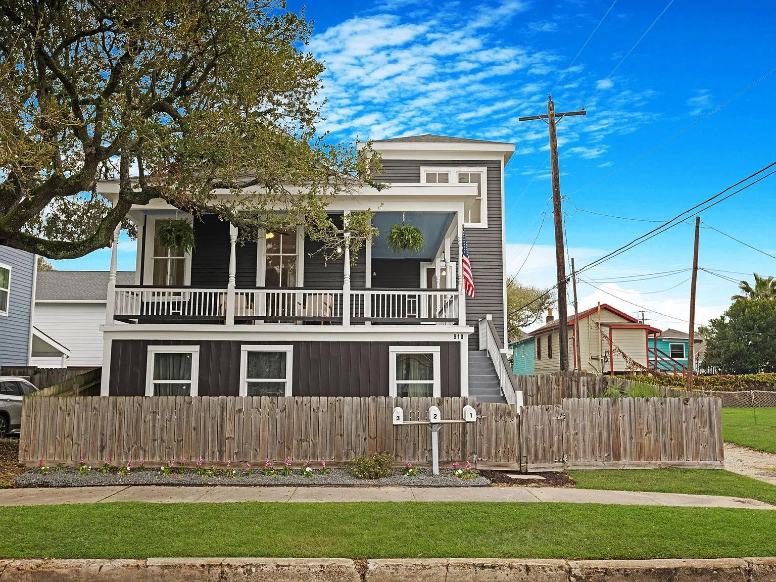 910 9th St, Galveston, TX 77550 - 4