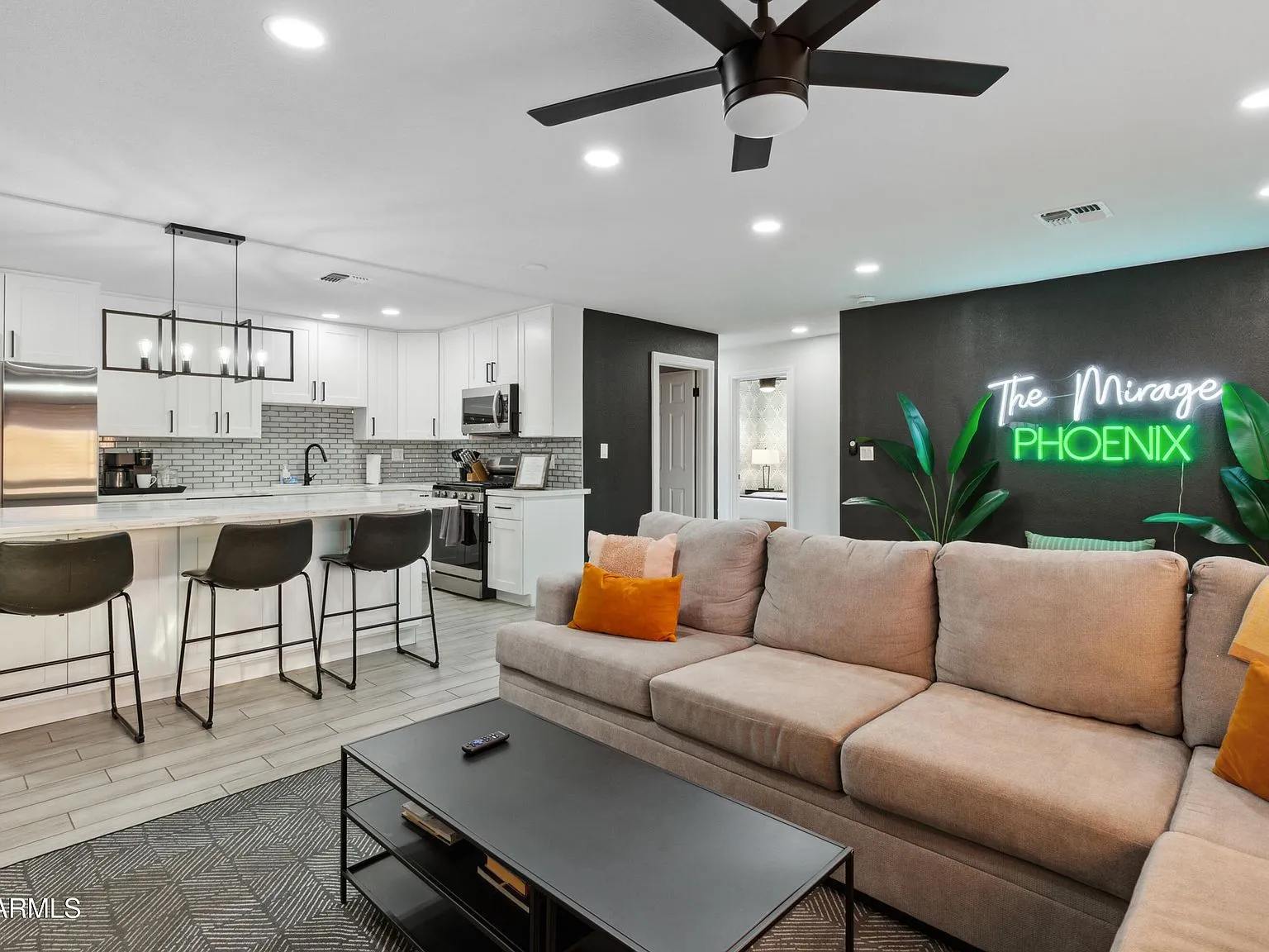 2401 N 37th St, Phoenix, AZ 85008 - 2