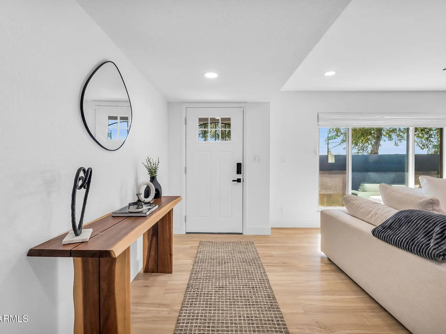 2202 E Lincoln Dr, Phoenix, AZ 85016 - 3