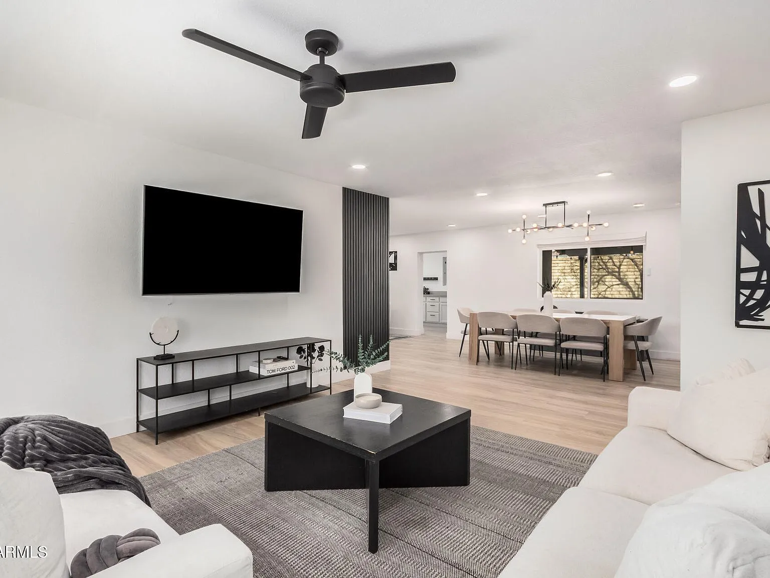 2202 E Lincoln Dr, Phoenix, AZ 85016 - 4