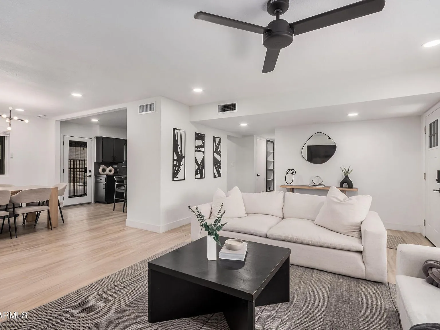 2202 E Lincoln Dr, Phoenix, AZ 85016 - 5