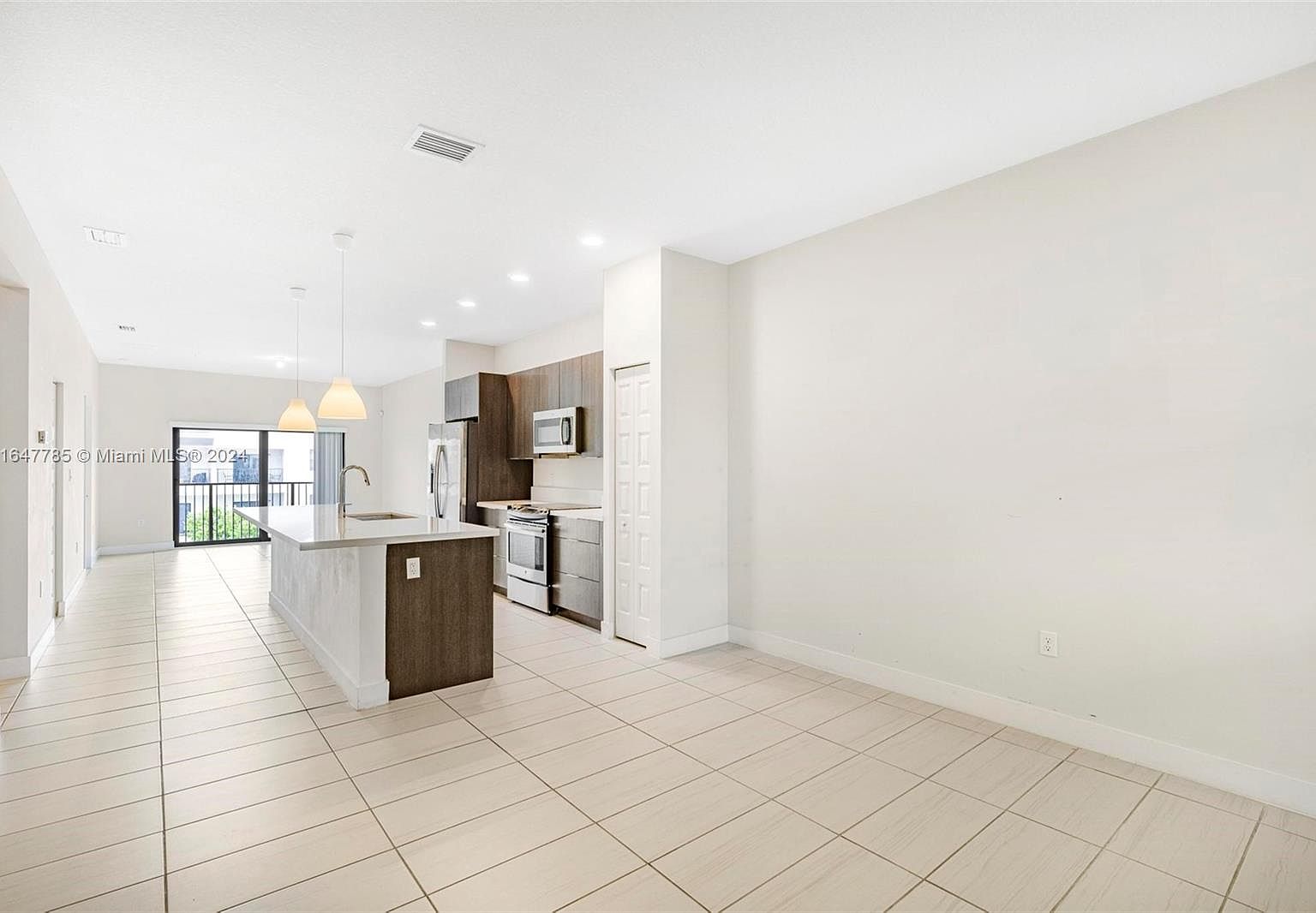 7865 NW 104th Ave APT 33, Doral, FL 33178 - 5