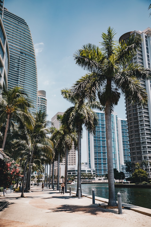 Airbnb Data on 8,537 Active Vacation Rental in Miami, FL