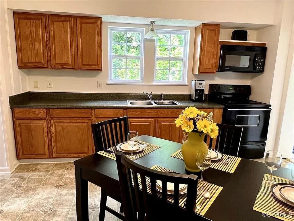 16527 General Puller Hwy, Deltaville, VA 23043 - 4