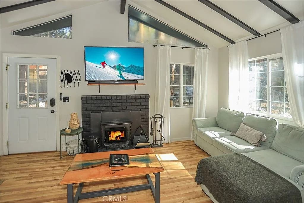 325 Hilltop Ln, Big Bear City, CA 92314 - 5