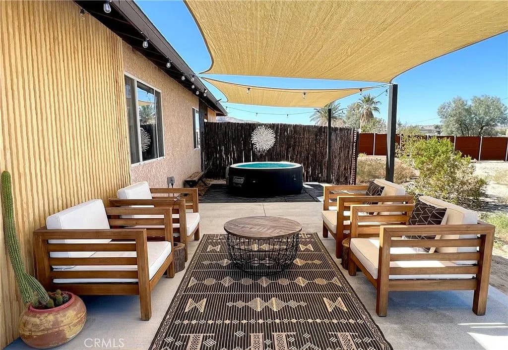 7073 Mission Ave, Twentynine Palms, CA 92277 - 4