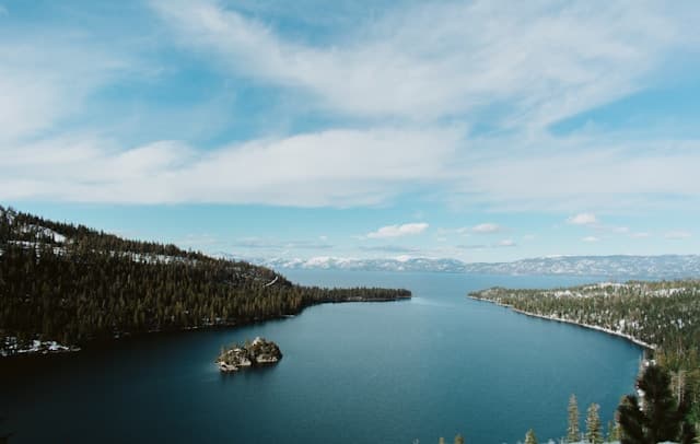 Airbnb Data on 2,323 Active Vacation Rentals in South Lake Tahoe