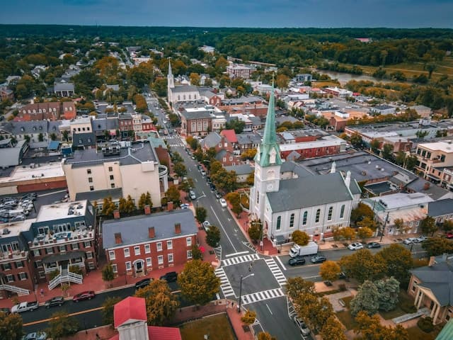 Airbnb Data on 1,469 Active Vacation Rentals in Fredericksburg