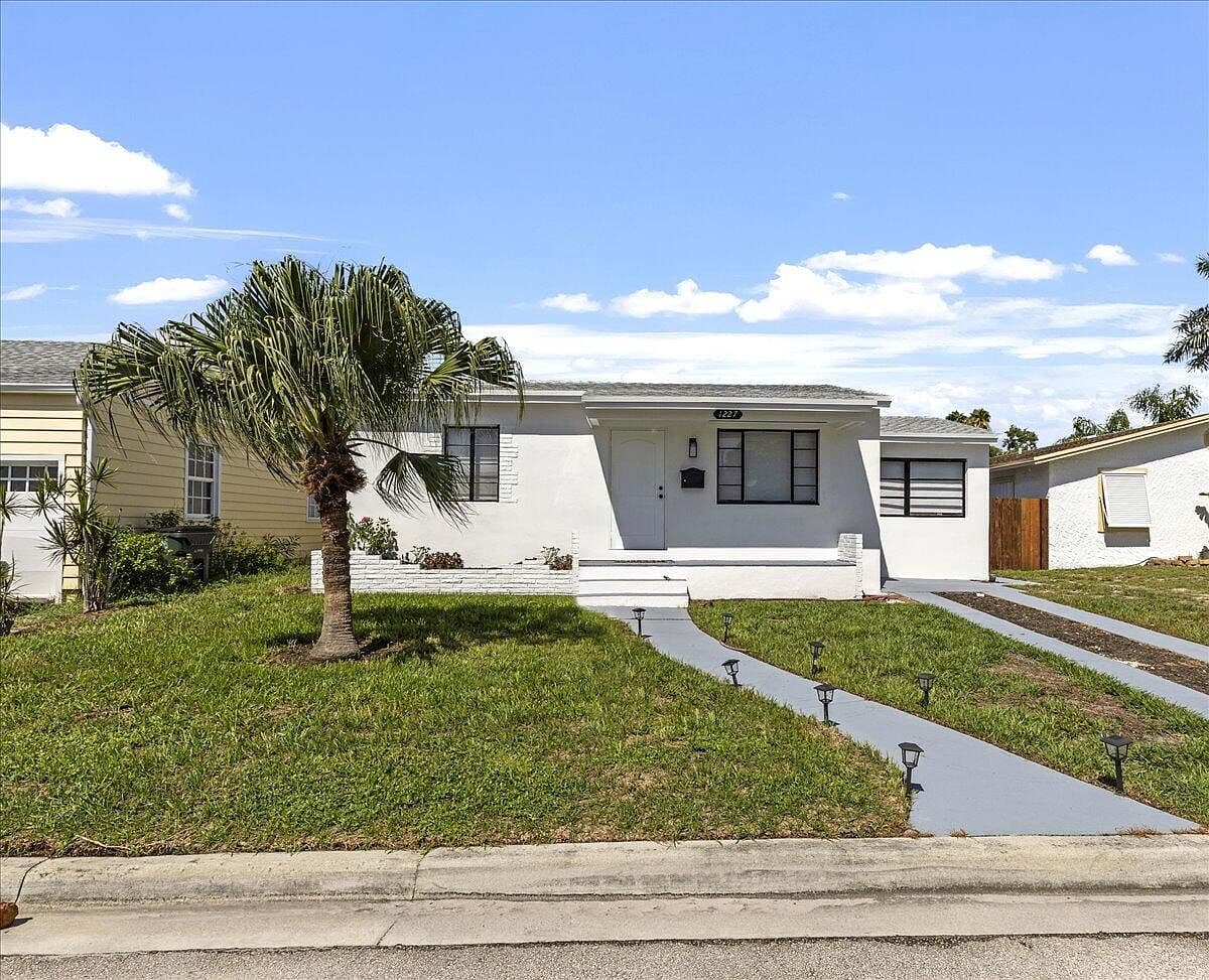 1227 N Ocean Breeze, Lake Worth, FL 33460 - 2