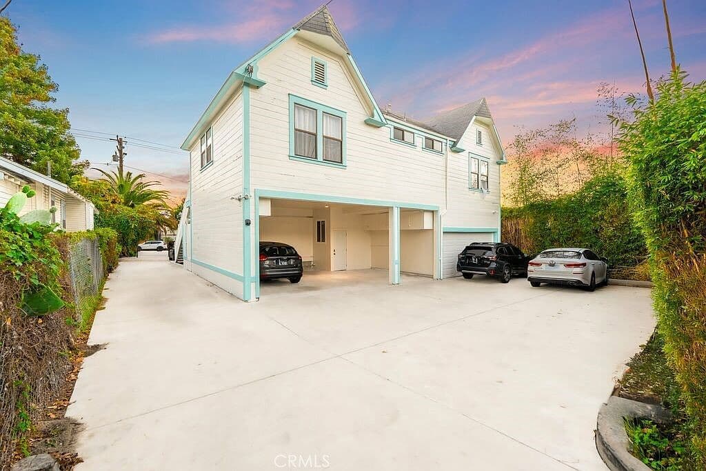 1033 E Santa Clara St, Ventura, CA, 93001 - 2