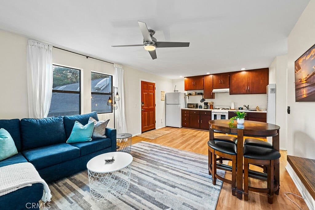 1033 E Santa Clara St, Ventura, CA, 93001 - 3