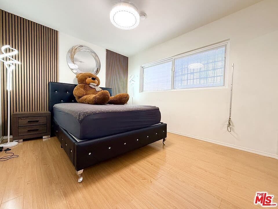 1053 S Oxford Ave, Los Angeles, CA, 90006 - 4