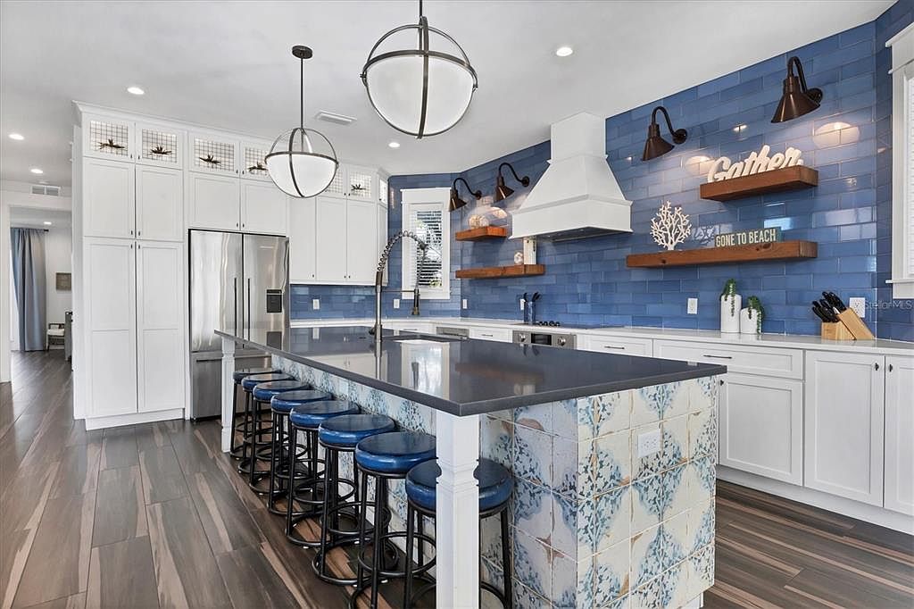 108 11th St S, Bradenton Beach, FL, 34217 - 4