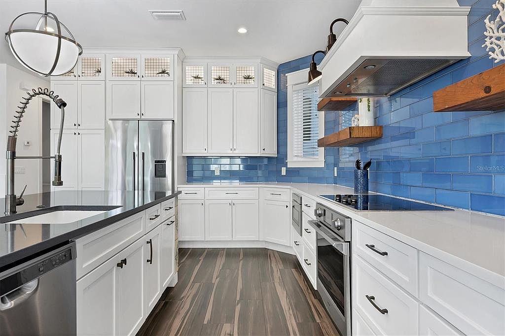 108 11th St S, Bradenton Beach, FL, 34217 - 5