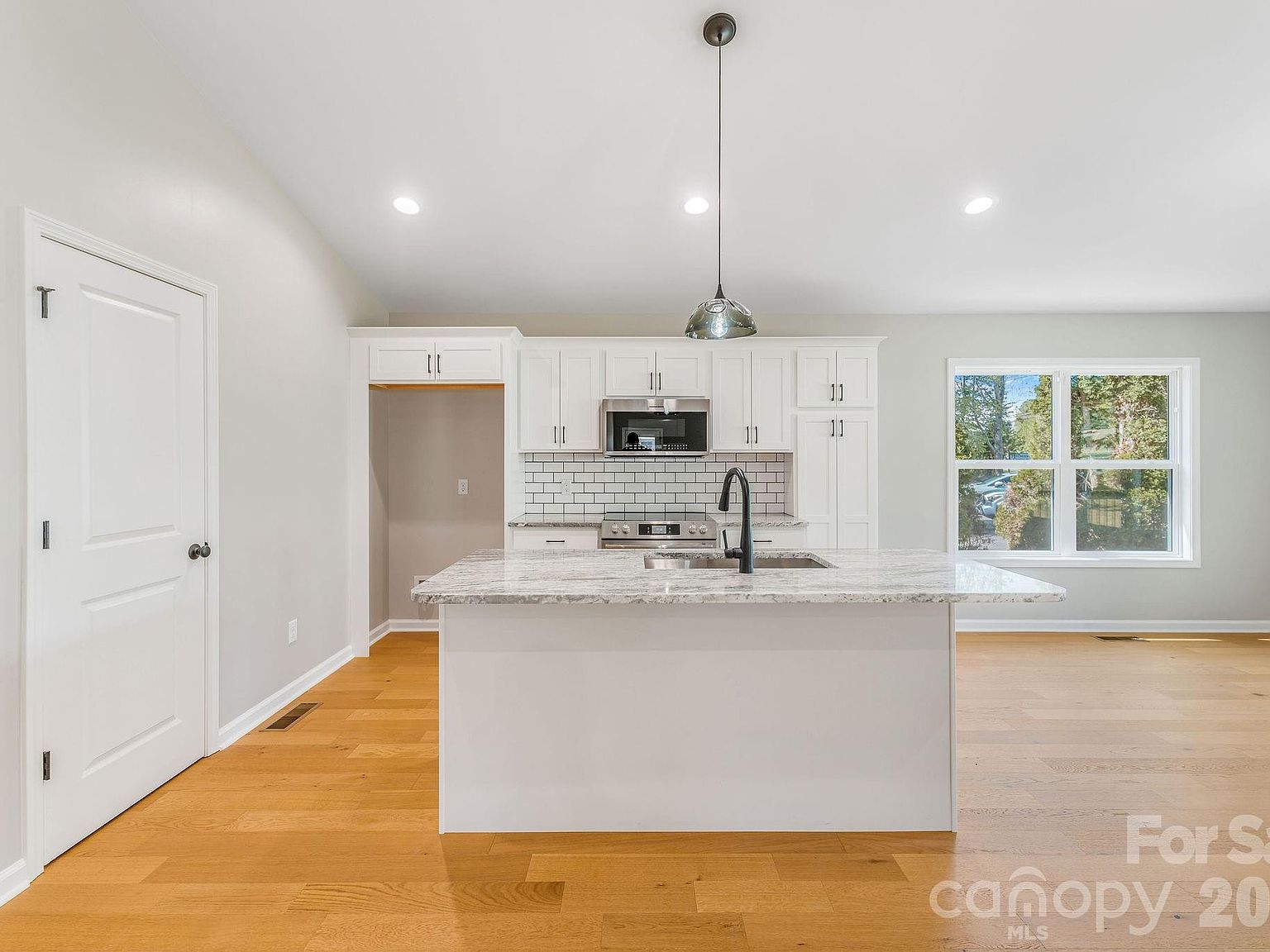 1182 Crabtree Rd, Waynesville, NC, 28786 - 4