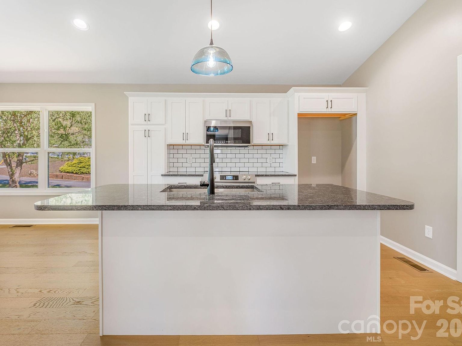 1196 Crabtree Rd, Waynesville, NC, 28785 - 3