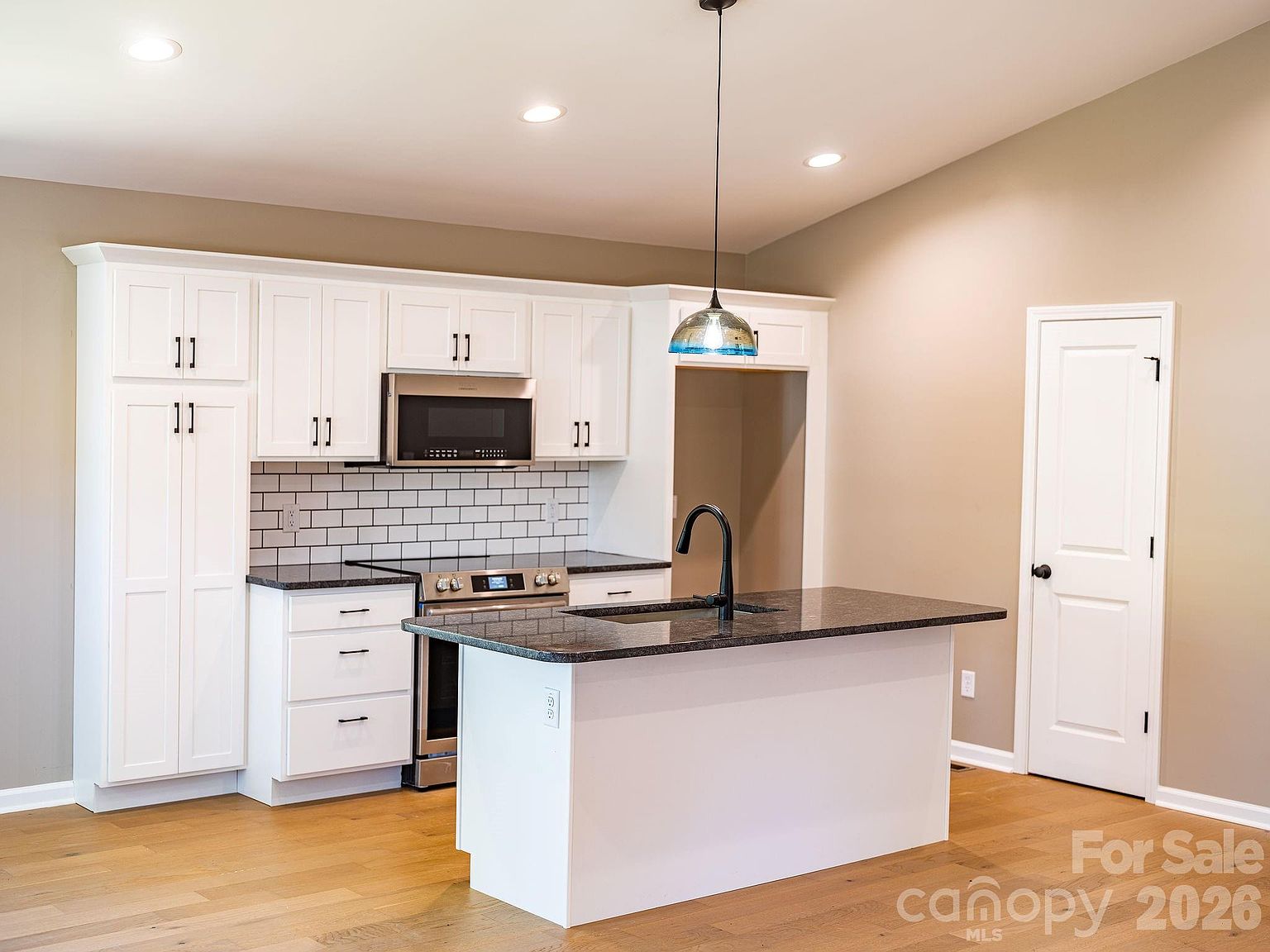 1196 Crabtree Rd, Waynesville, NC, 28785 - 4