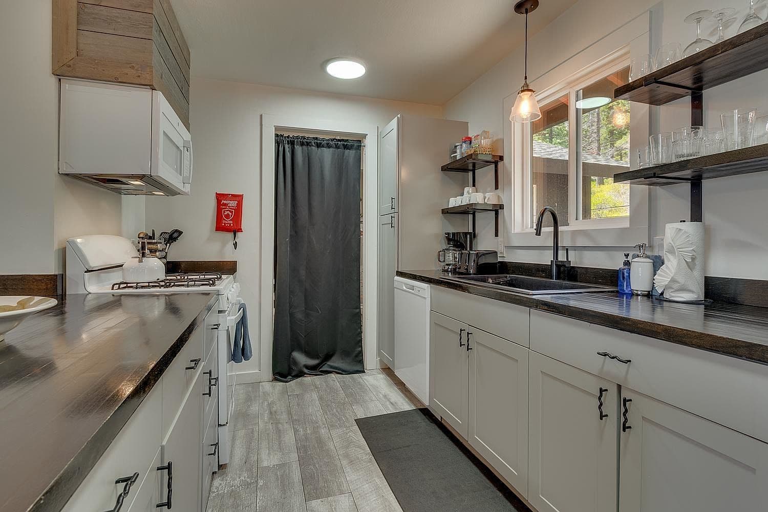1335 N North Lake Blvd, Tahoe City, CA, 96145 - 3