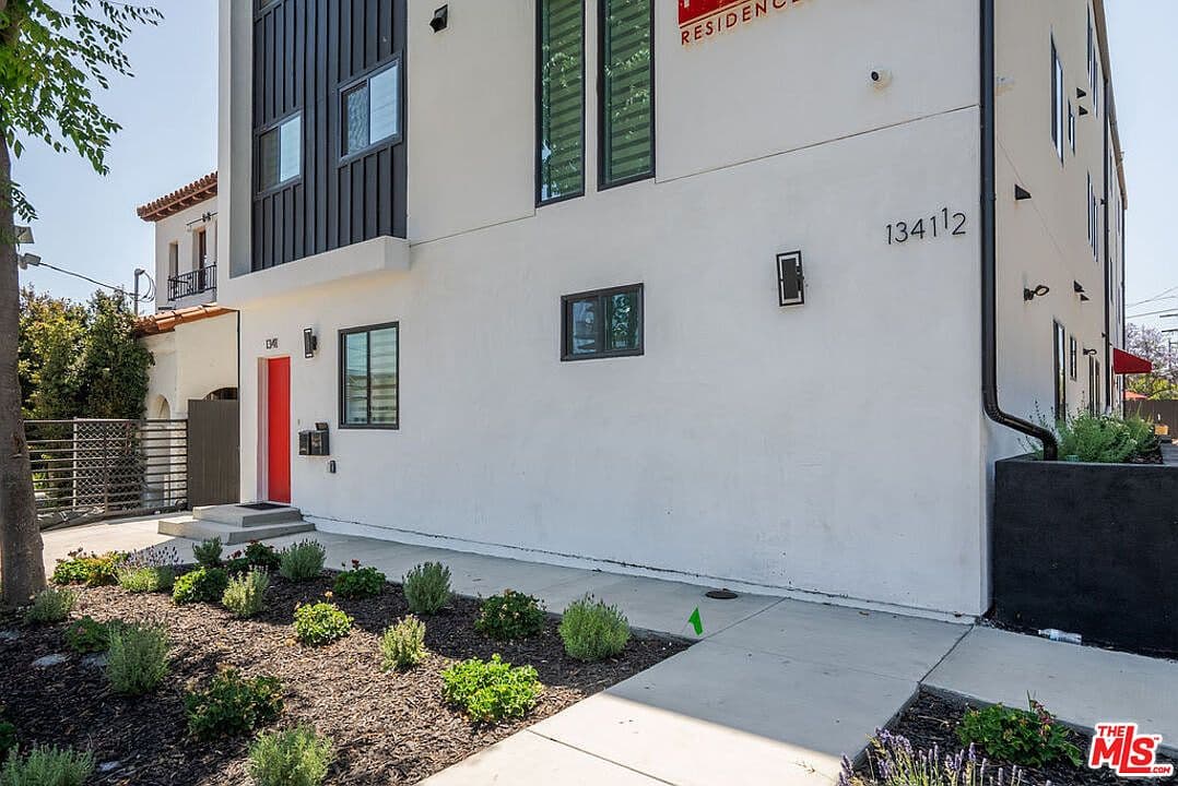 1341 N Mariposa Ave, Los Angeles, CA, 90027 - 3