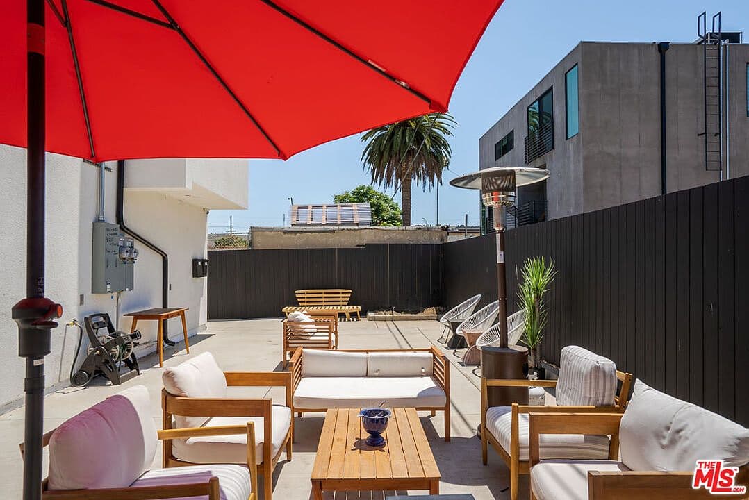 1341 N Mariposa Ave, Los Angeles, CA, 90027 - 4