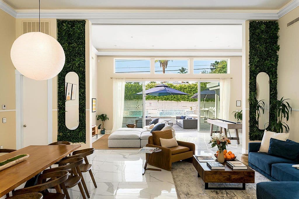 154 E Ocotillo Ave, Palm Springs, CA, 92264 - 4