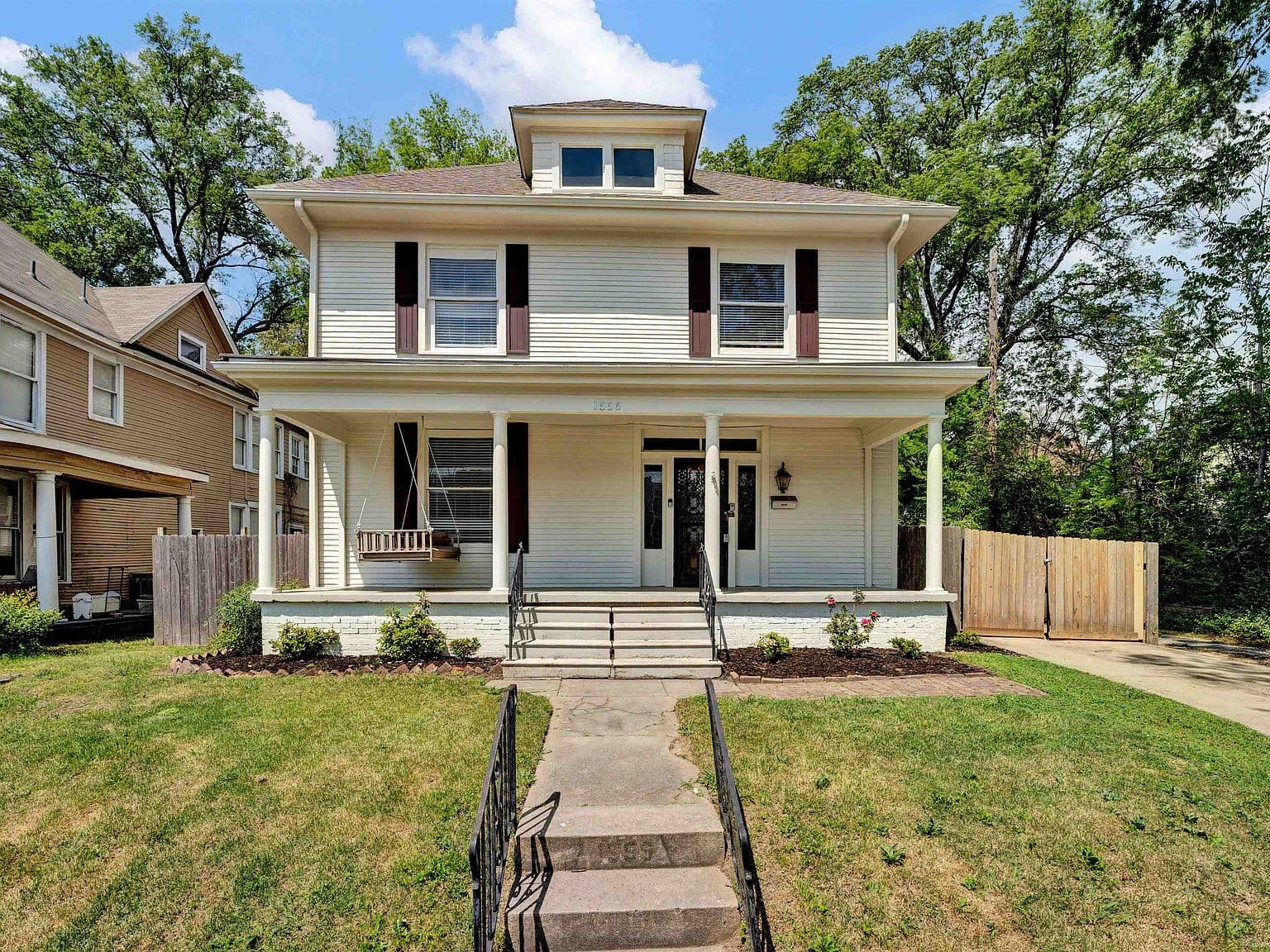 Short-term rental for sale at 1556 Court Ave, Memphis, TN, 38104