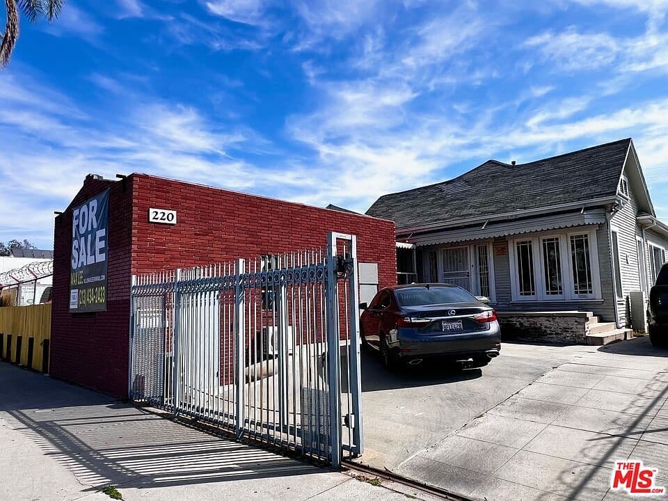 220 N Oxford Ave, Los Angeles, CA, 90004 - 2