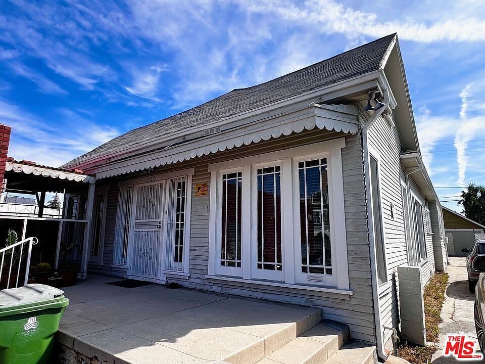 220 N Oxford Ave, Los Angeles, CA, 90004 - 4