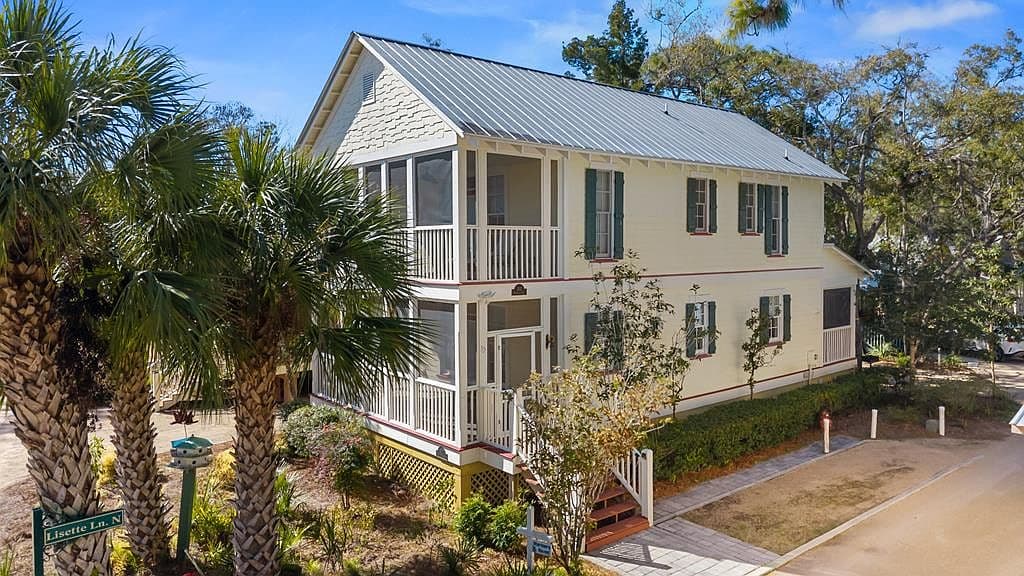 Short-term rental for sale at 307 Winslow St, Steinhatchee, FL, 32359