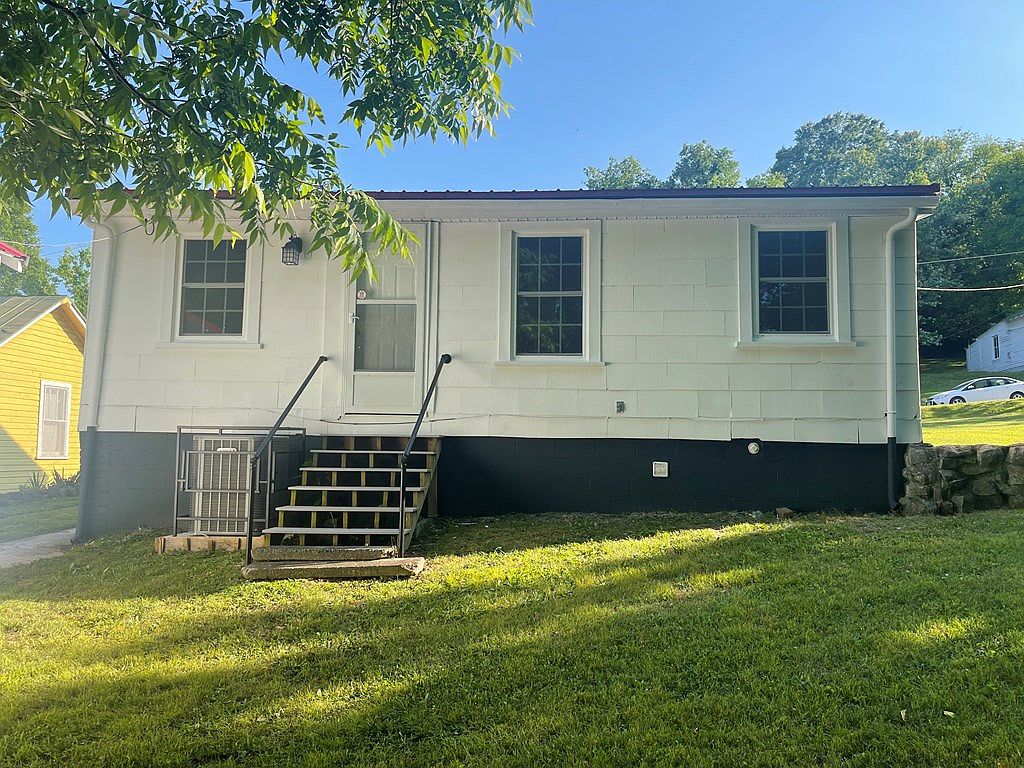 311 Plum St, Danville, VA, 24540 - 3