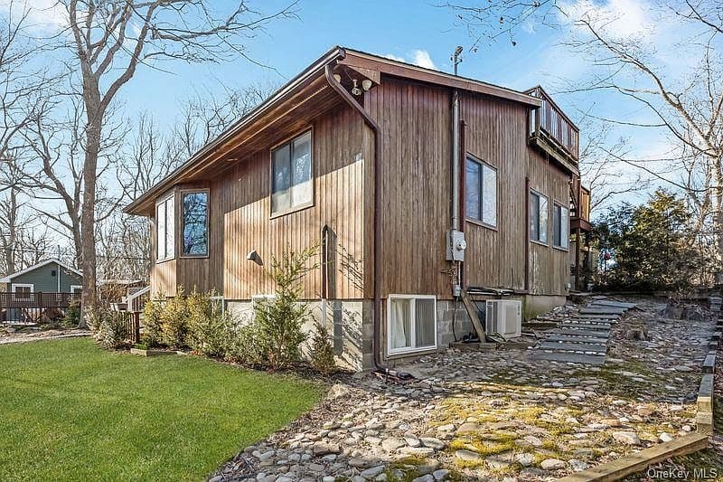 356 Oakleigh Avenue #17, Calverton, NY, 11933 - 5