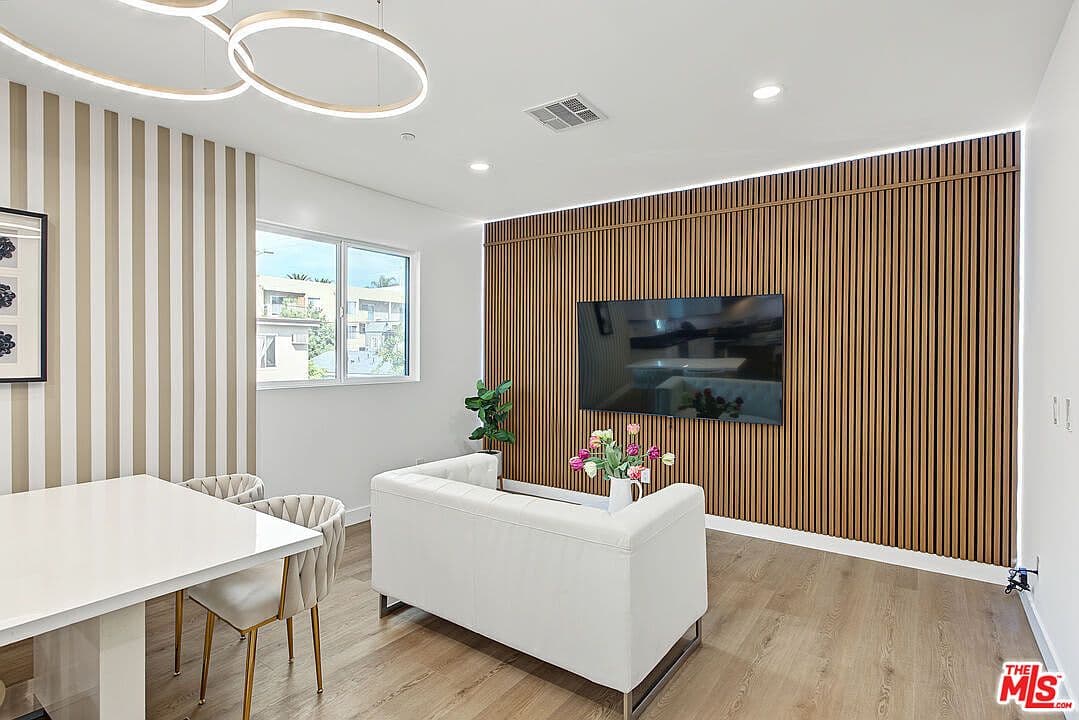 4627 Rosewood Ave, Los Angeles, CA, 90004 - 3