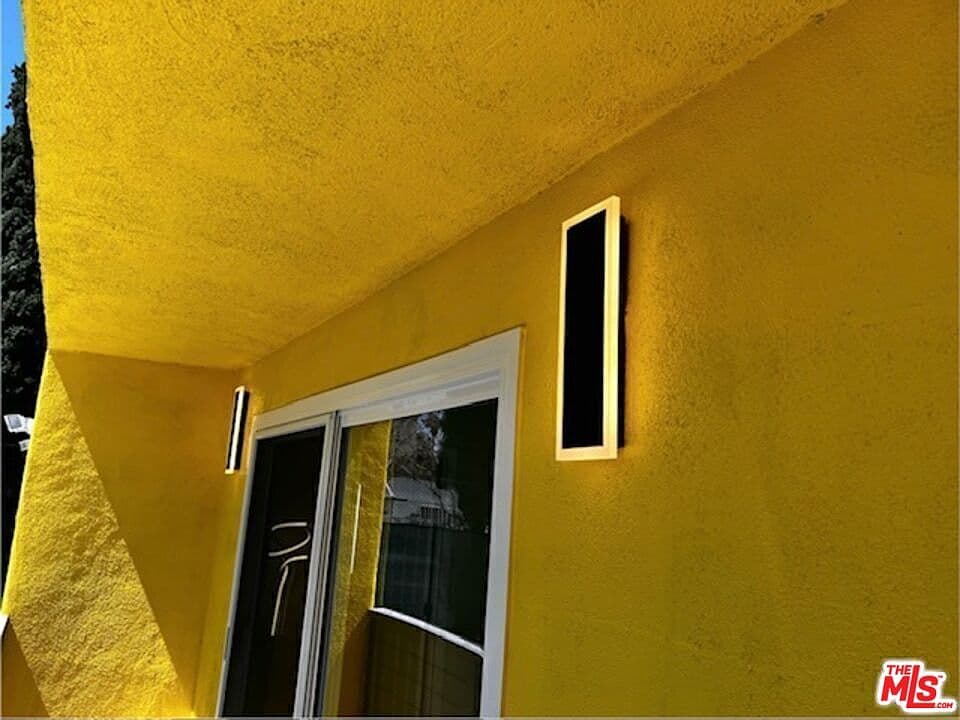 5633 La Mirada Ave, Los Angeles, CA, 90038 - 5