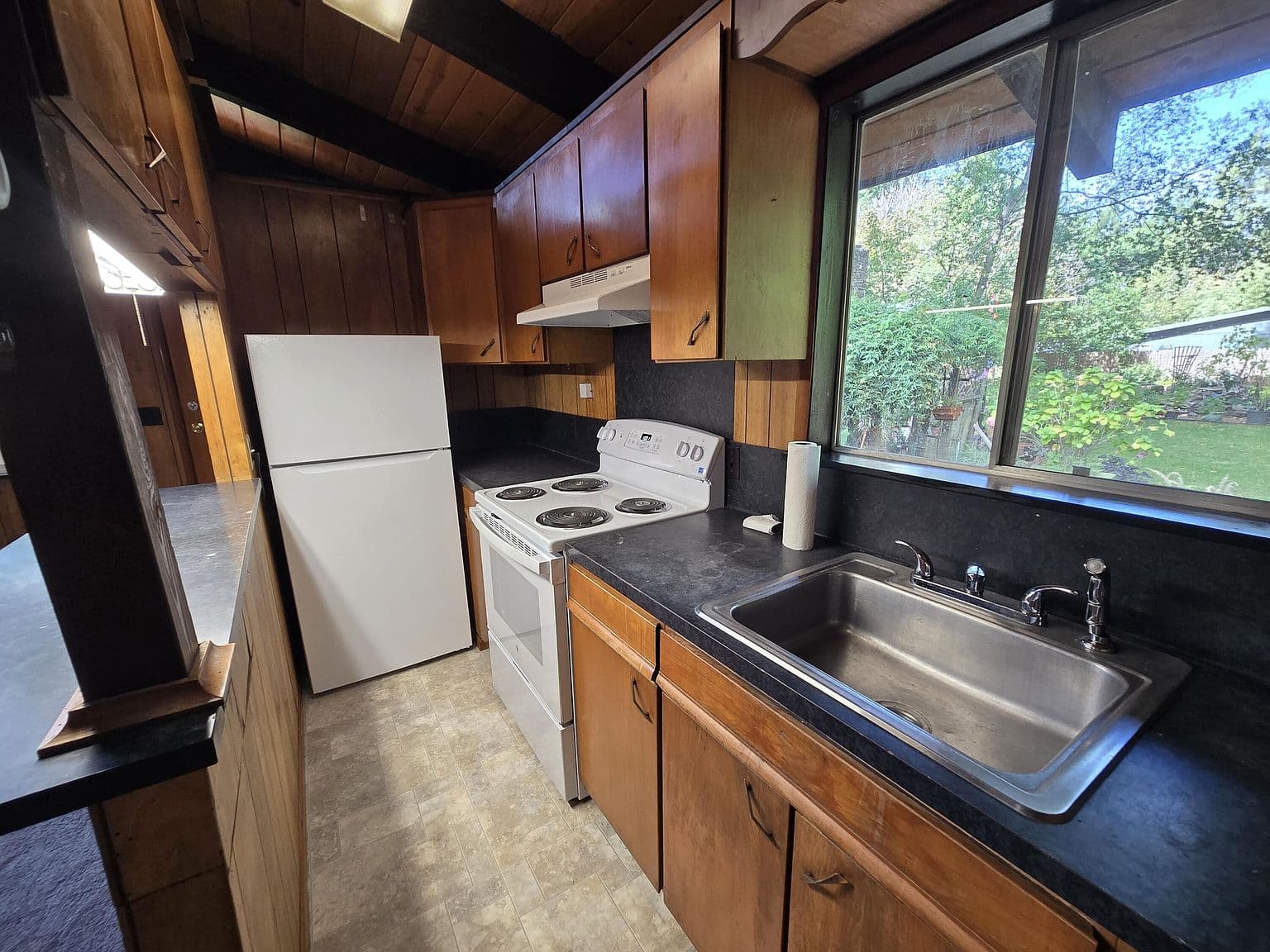 6400 Avenue Of The Giants St, Miranda, CA, 95553 - 4