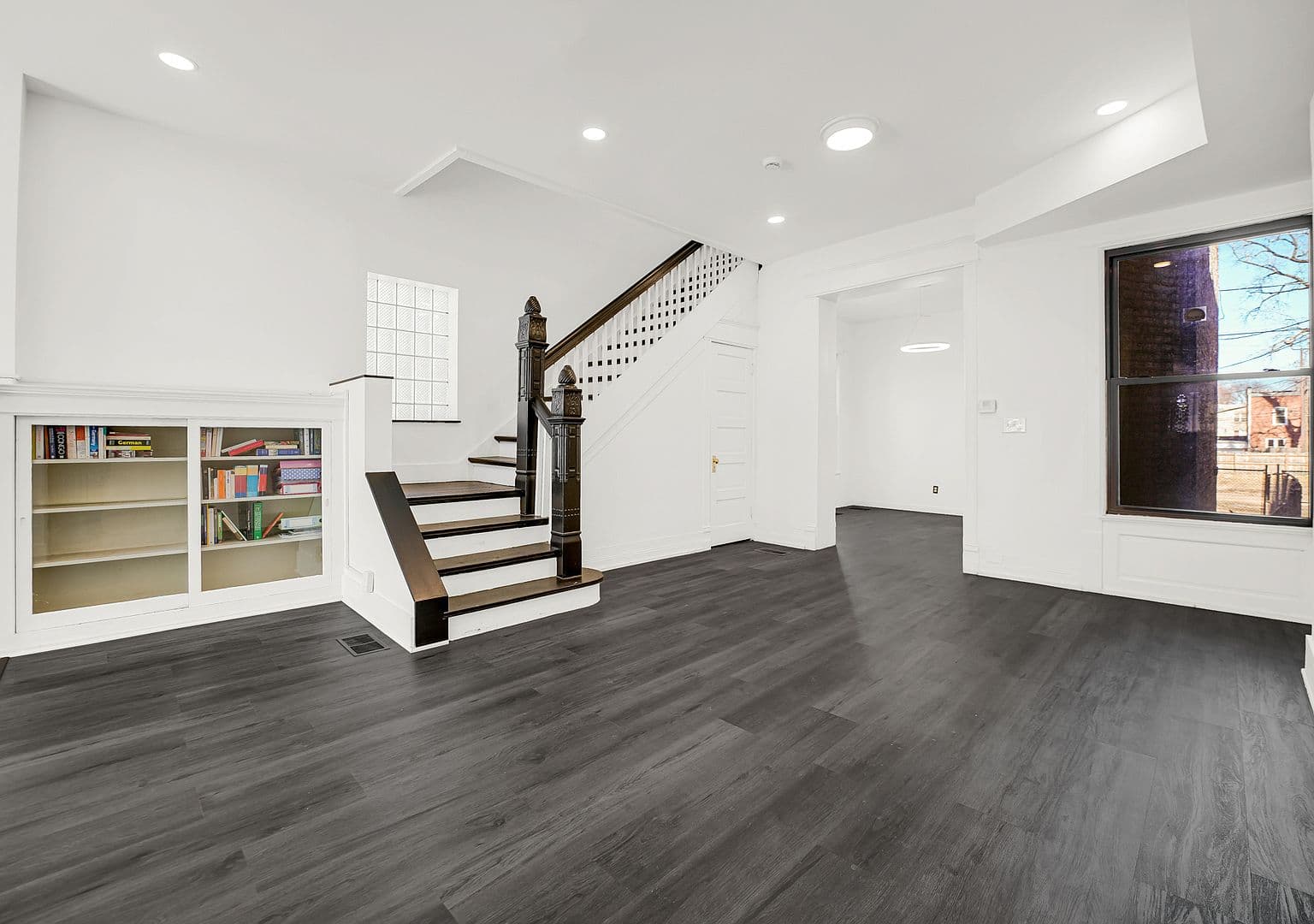 928 E 46th St, Chicago, IL, 60653 - 3
