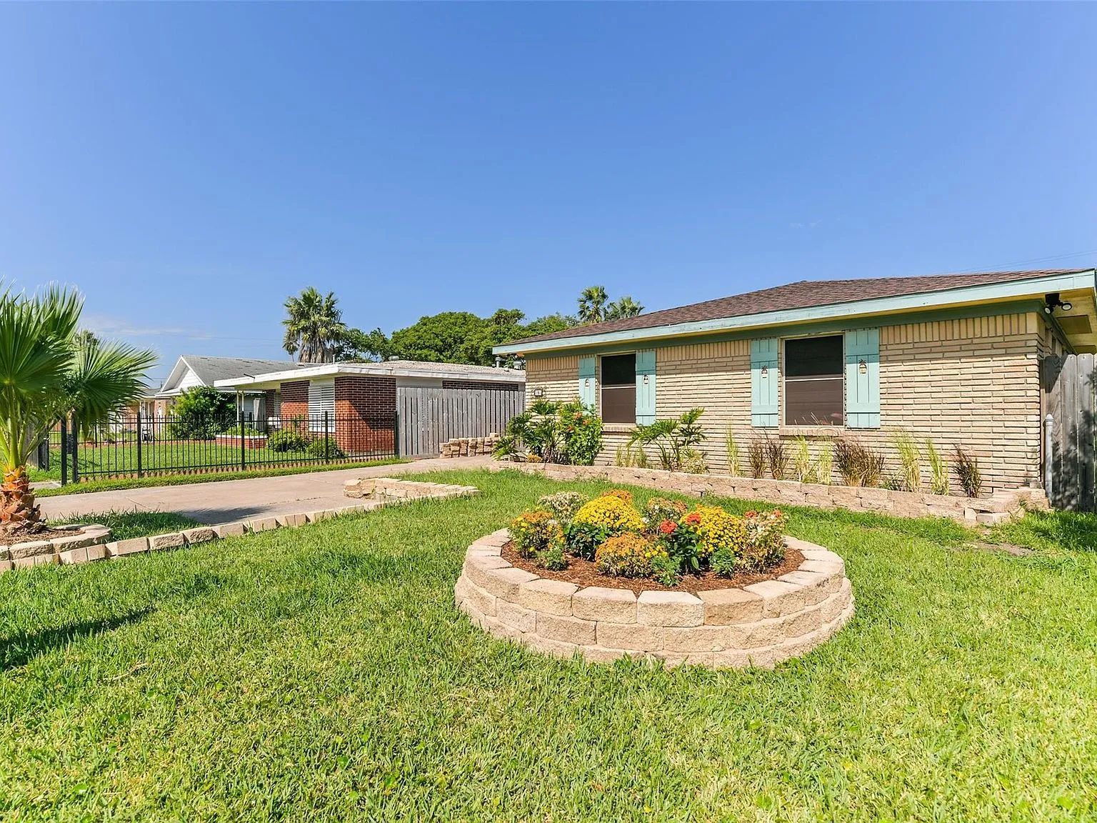 Unique dome house in Joshua Tree desert