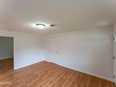 2182 Lakeview Rd, Lenoir City, TN 37772 - 2