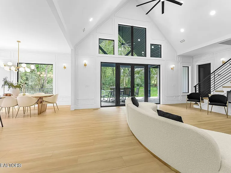 2188 Lakeview Rd, Lenoir City, TN 37772 - 5