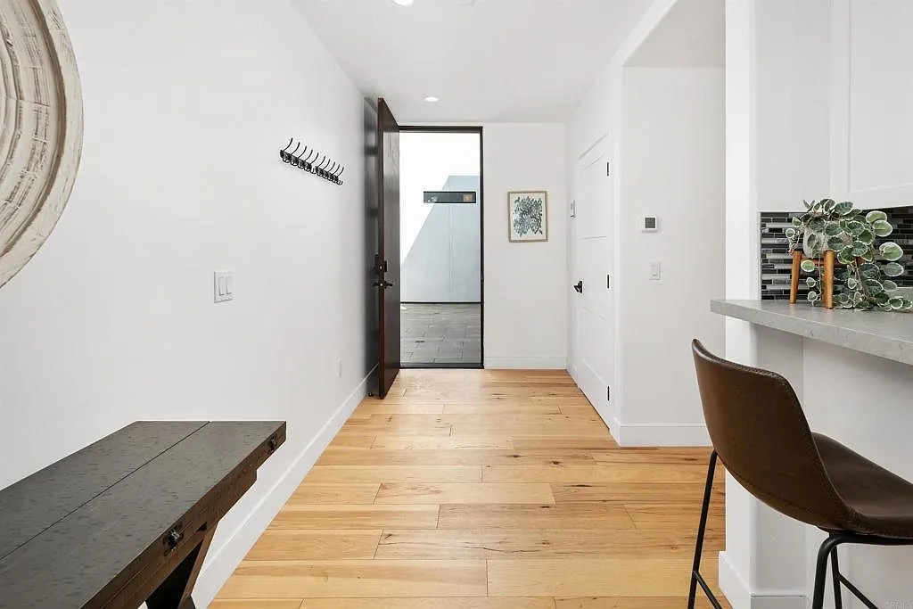 5656 La Jolla Blvd #3, La Jolla, CA 92037 - 4