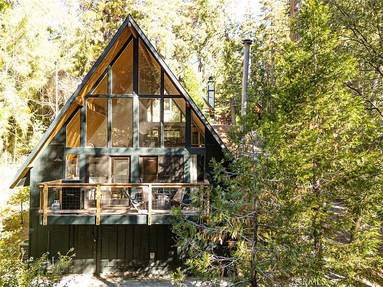 385 Birchwood Dr, Lake Arrowhead, CA 92352 - Cover Photo