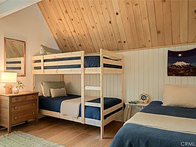 385 Birchwood Dr, Lake Arrowhead, CA 92352 - 5