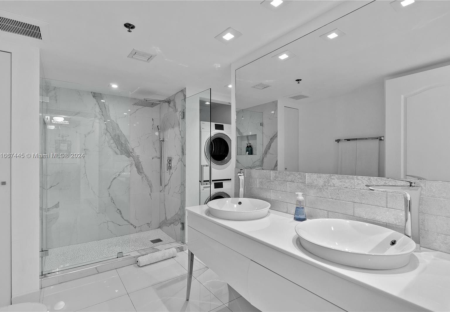 1200 Brickell Bay Dr APT 2017, Miami, FL 33131 - 2