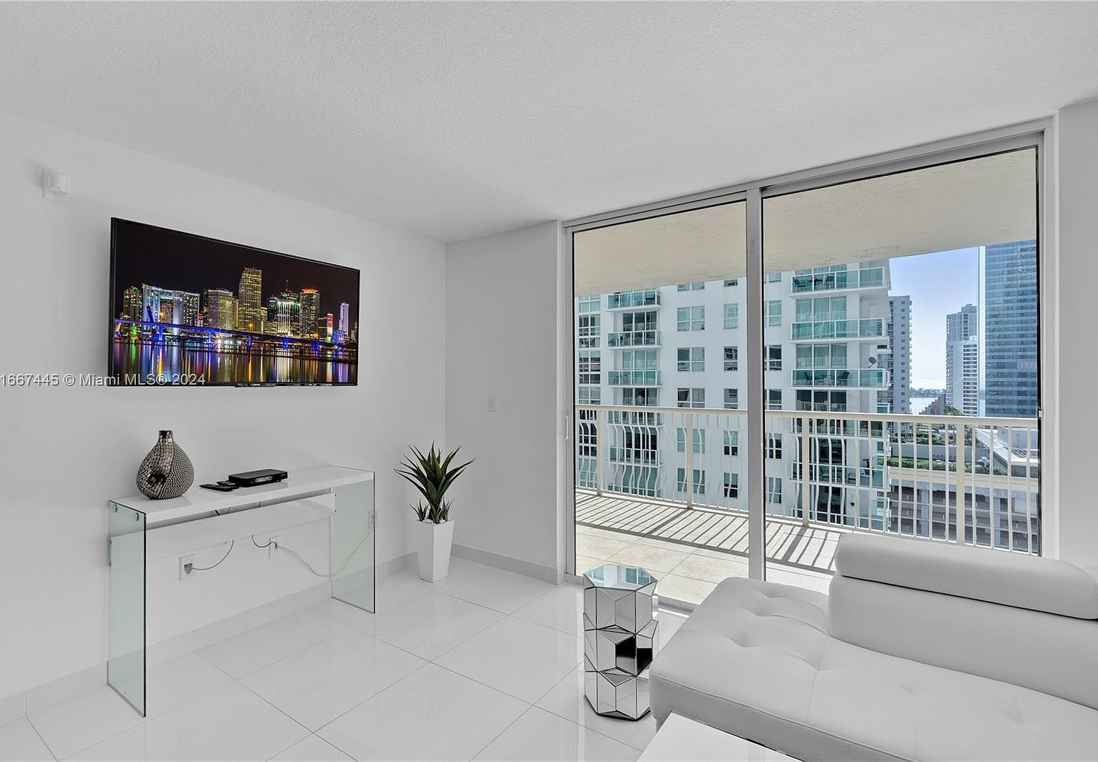 1200 Brickell Bay Dr APT 2017, Miami, FL 33131 - 3